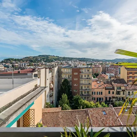 דירה Attico Pisaurum - With Parking!